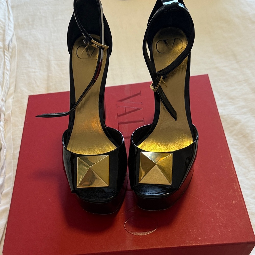 Valentino Women's Heels in Black and Gold 120mm ankle strap